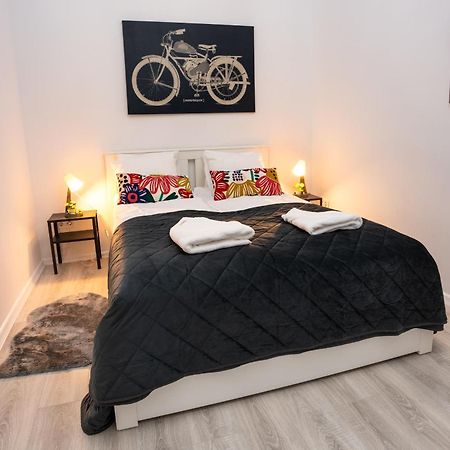 Perfect Location,Newly Decorated Modern, Large Place 60 M2, Really Quiet So You Can Have A Good Night Sleep, Ac, Netflix, Smart Tv, High-Speed Internet, World Famous New York Cafe Only 10 Minutes Walk Budapeste Exterior foto