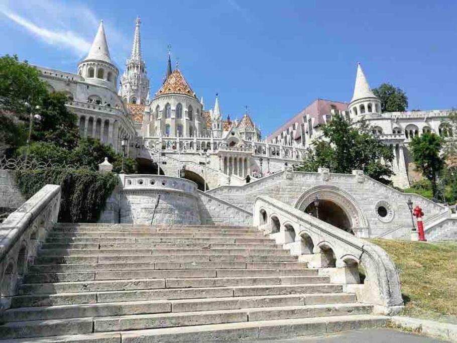 Perfect Location,Newly Decorated Modern, Large Place 60 M2, Really Quiet So You Can Have A Good Night Sleep, Ac, Netflix, Smart Tv, High-Speed Internet, World Famous New York Cafe Only 10 Minutes Walk Budapeste Exterior foto