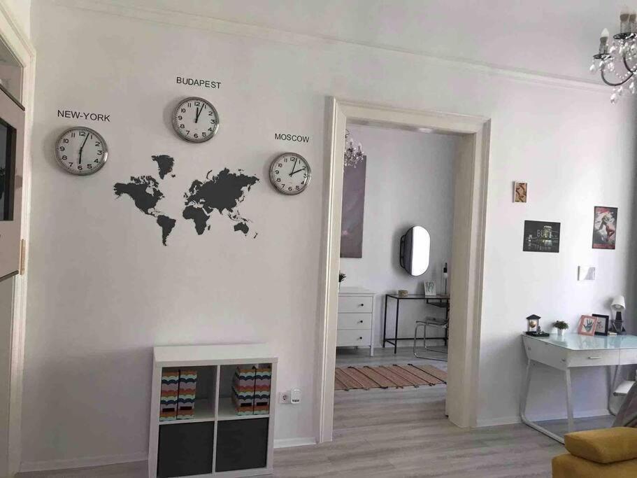 Perfect Location,Newly Decorated Modern, Large Place 60 M2, Really Quiet So You Can Have A Good Night Sleep, Ac, Netflix, Smart Tv, High-Speed Internet, World Famous New York Cafe Only 10 Minutes Walk Budapeste Exterior foto