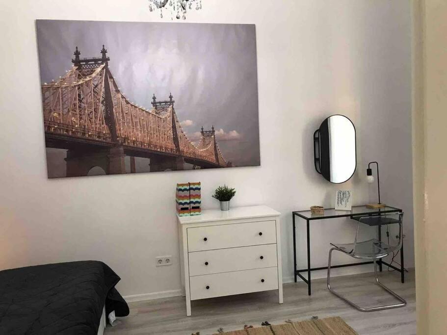 Perfect Location,Newly Decorated Modern, Large Place 60 M2, Really Quiet So You Can Have A Good Night Sleep, Ac, Netflix, Smart Tv, High-Speed Internet, World Famous New York Cafe Only 10 Minutes Walk Budapeste Exterior foto