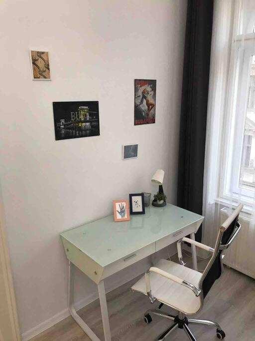 Perfect Location,Newly Decorated Modern, Large Place 60 M2, Really Quiet So You Can Have A Good Night Sleep, Ac, Netflix, Smart Tv, High-Speed Internet, World Famous New York Cafe Only 10 Minutes Walk Budapeste Exterior foto