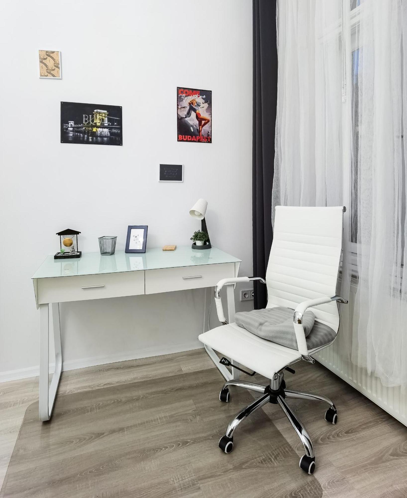 Perfect Location,Newly Decorated Modern, Large Place 60 M2, Really Quiet So You Can Have A Good Night Sleep, Ac, Netflix, Smart Tv, High-Speed Internet, World Famous New York Cafe Only 10 Minutes Walk Budapeste Exterior foto