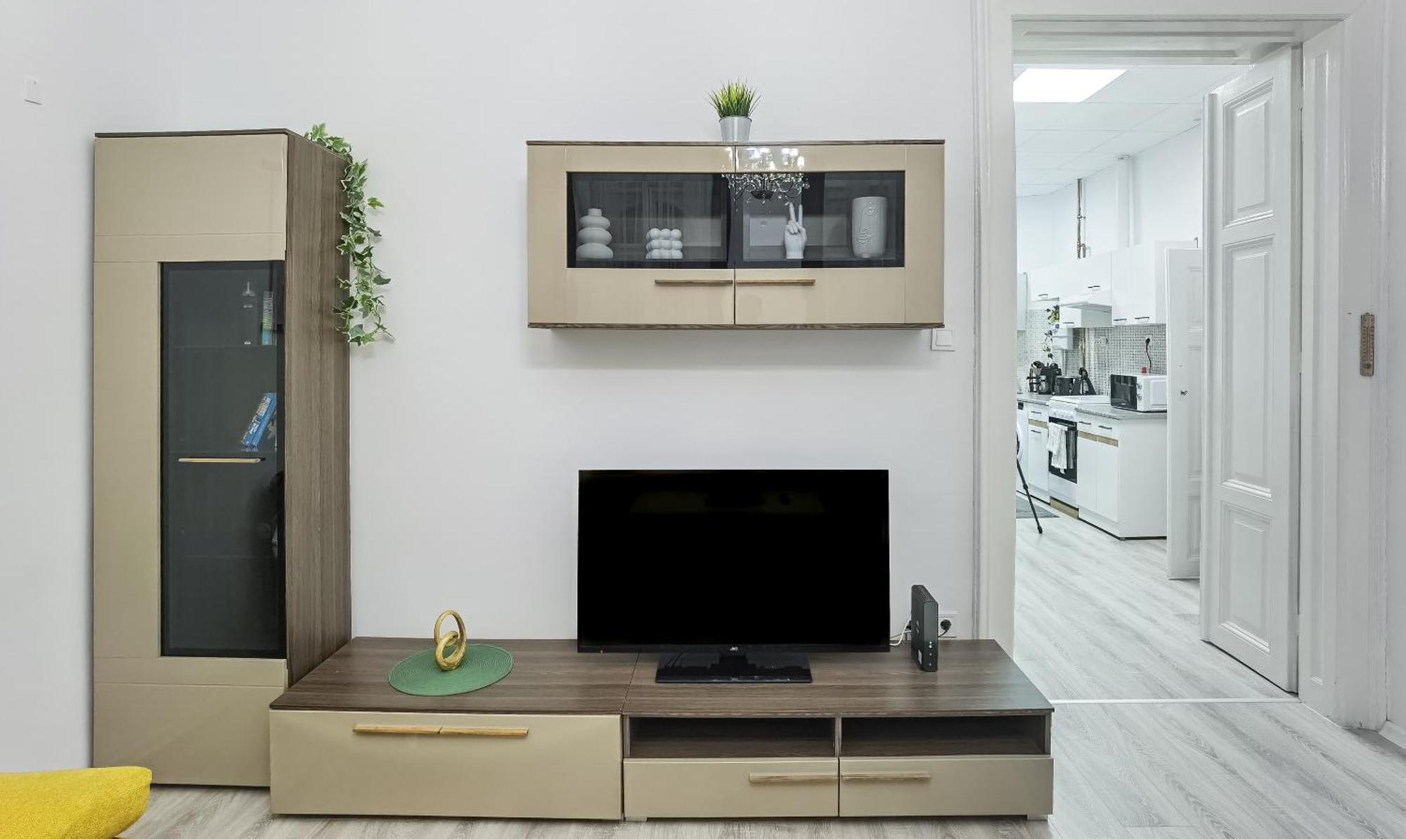 Perfect Location,Newly Decorated Modern, Large Place 60 M2, Really Quiet So You Can Have A Good Night Sleep, Ac, Netflix, Smart Tv, High-Speed Internet, World Famous New York Cafe Only 10 Minutes Walk Budapeste Exterior foto