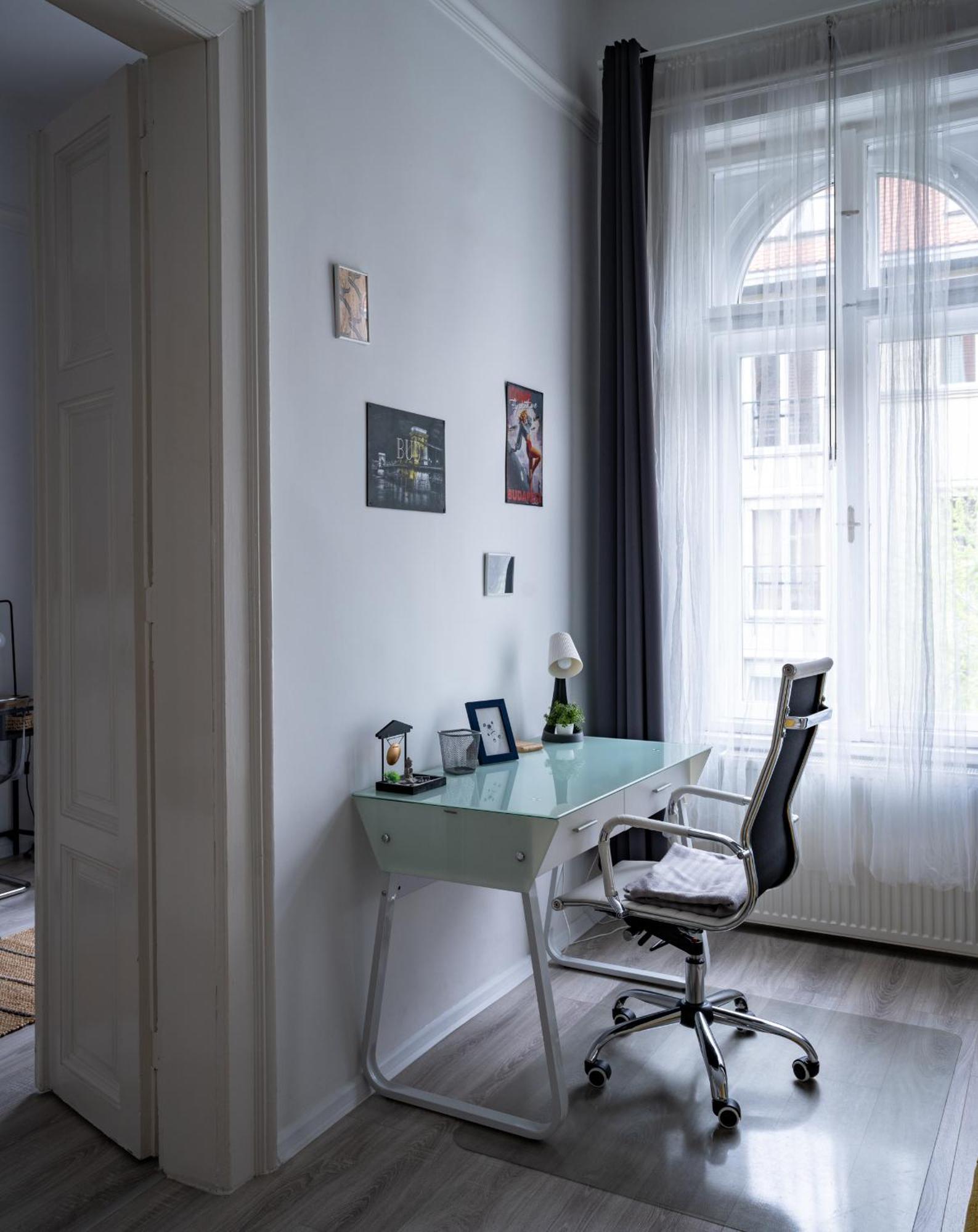 Perfect Location,Newly Decorated Modern, Large Place 60 M2, Really Quiet So You Can Have A Good Night Sleep, Ac, Netflix, Smart Tv, High-Speed Internet, World Famous New York Cafe Only 10 Minutes Walk Budapeste Exterior foto