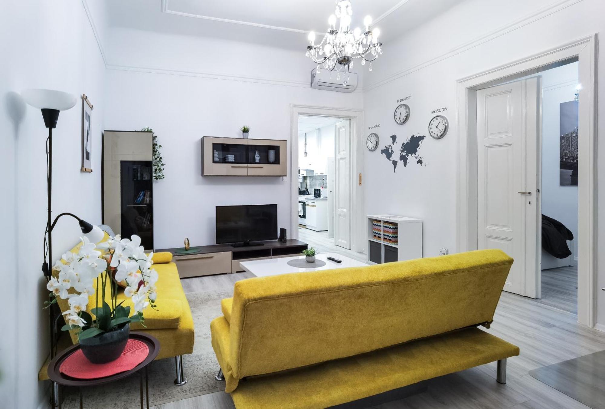 Perfect Location,Newly Decorated Modern, Large Place 60 M2, Really Quiet So You Can Have A Good Night Sleep, Ac, Netflix, Smart Tv, High-Speed Internet, World Famous New York Cafe Only 10 Minutes Walk Budapeste Exterior foto