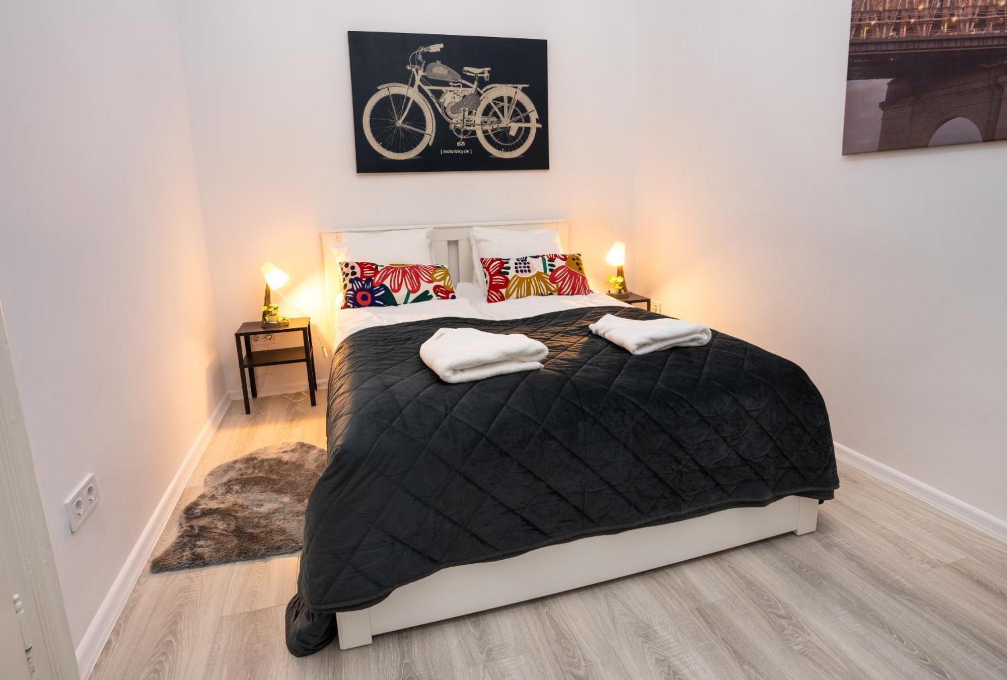 Perfect Location,Newly Decorated Modern, Large Place 60 M2, Really Quiet So You Can Have A Good Night Sleep, Ac, Netflix, Smart Tv, High-Speed Internet, World Famous New York Cafe Only 10 Minutes Walk Budapeste Exterior foto