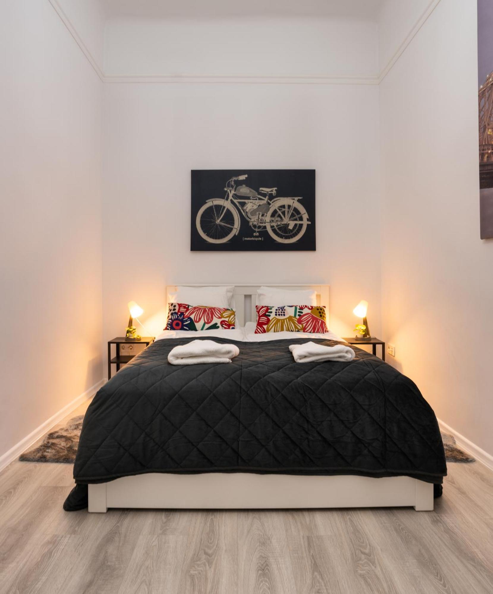Perfect Location,Newly Decorated Modern, Large Place 60 M2, Really Quiet So You Can Have A Good Night Sleep, Ac, Netflix, Smart Tv, High-Speed Internet, World Famous New York Cafe Only 10 Minutes Walk Budapeste Exterior foto