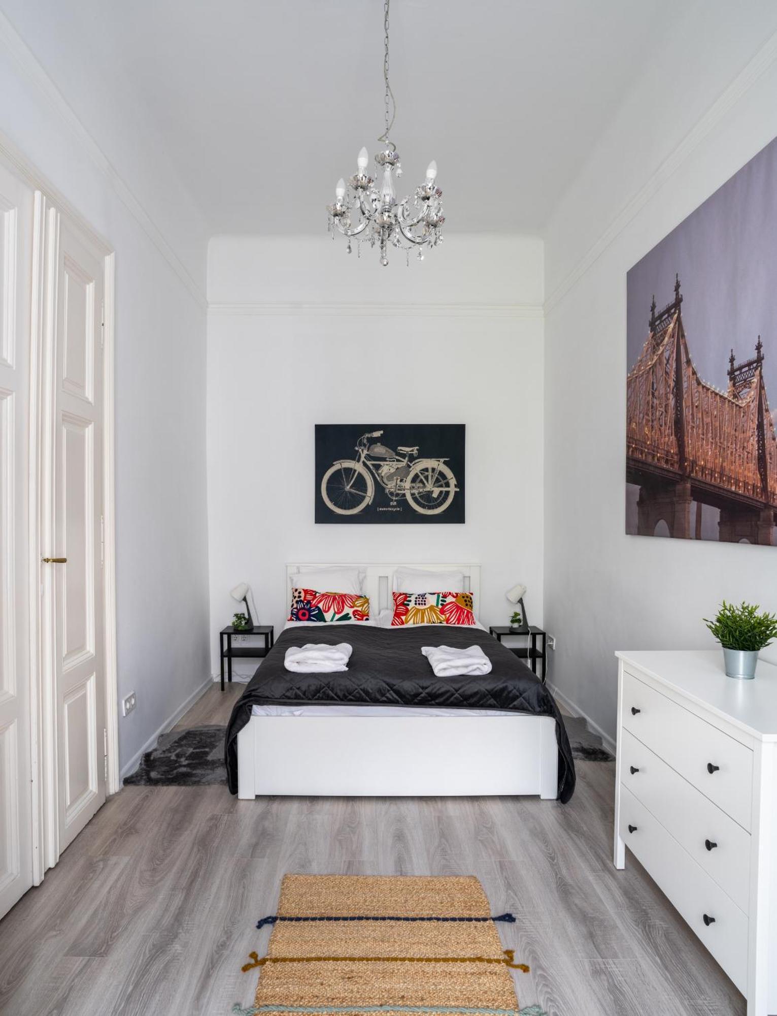 Perfect Location,Newly Decorated Modern, Large Place 60 M2, Really Quiet So You Can Have A Good Night Sleep, Ac, Netflix, Smart Tv, High-Speed Internet, World Famous New York Cafe Only 10 Minutes Walk Budapeste Exterior foto